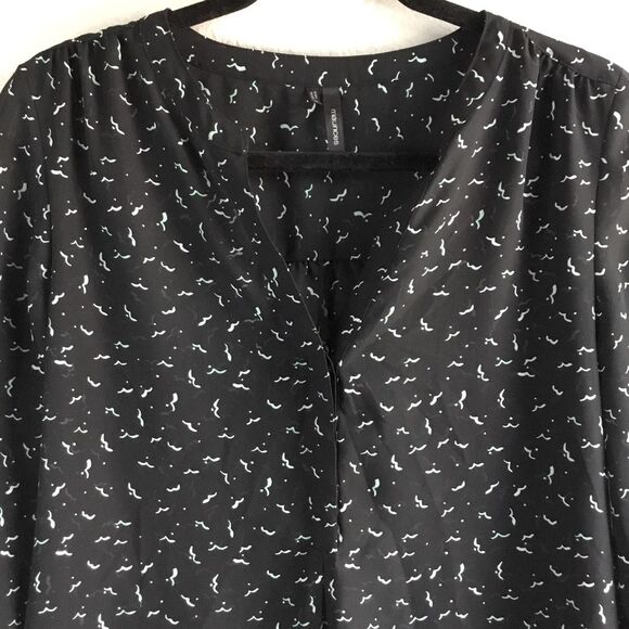 Black semi sheer top with white and green birds all over print v neck floaty szM - Picture 2 of 8